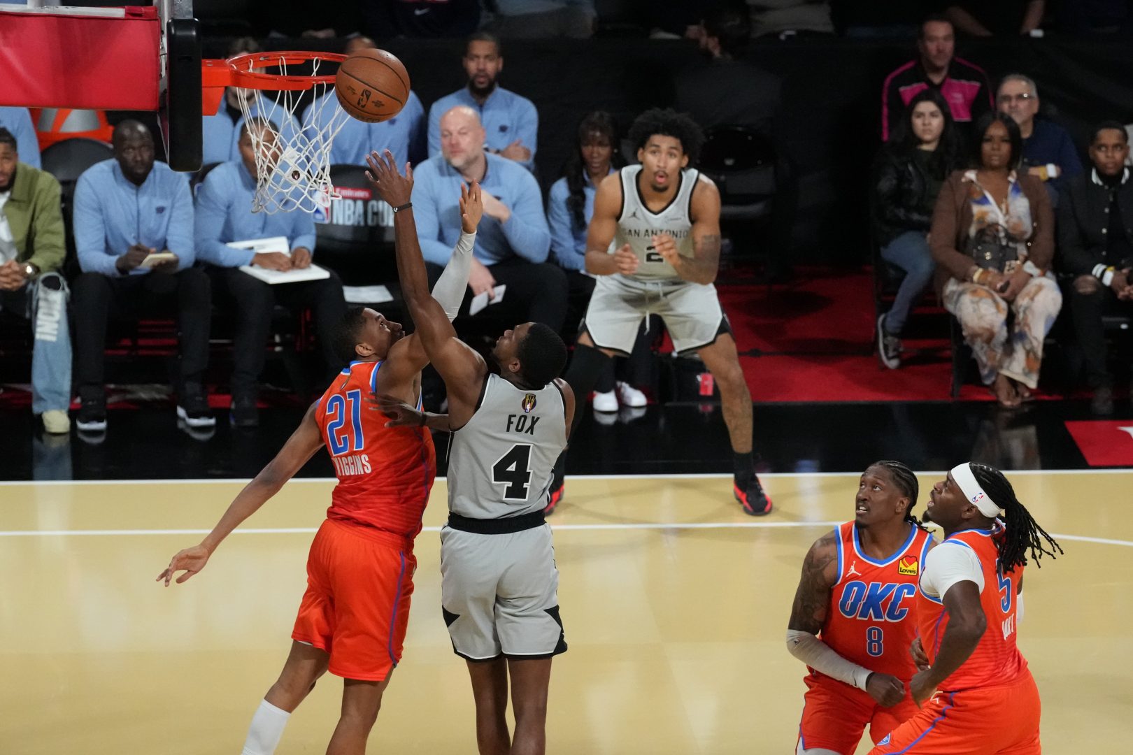 San Antonio Spurs guard De’Aaron Fox shoots over Oklahoma City Thunder guard Aaron Wiggins during the first half at T-Mobile Arena.