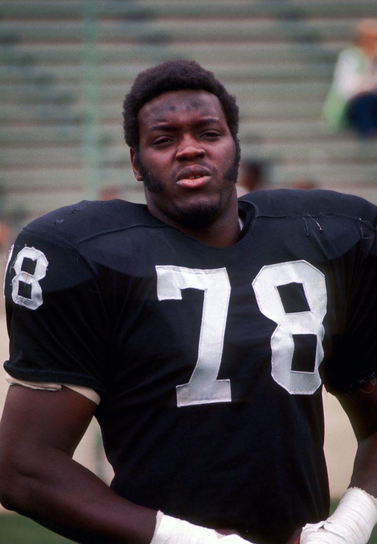 File photo: Oakland Raiders tackle Art Shell (78) poses during the 1971 preseason.