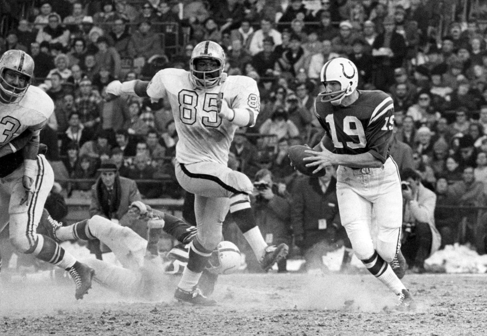 File photo: Oakland Raiders defensive tackle Carleton Oats (85) closes on Colts QB Johnny Unitas (19) in the 1970 AFC Championship game.
