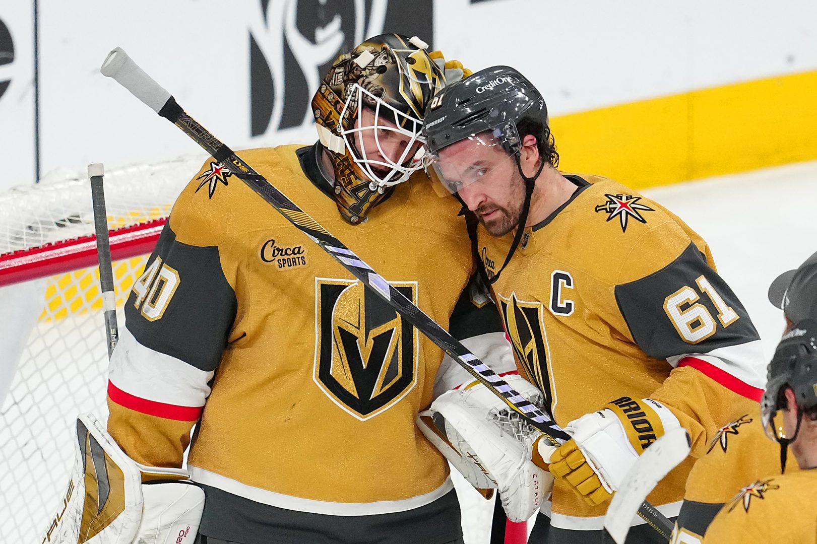 Mark Stone congratulates Akira Schmid after the Golden Knights beat the Blues 4-2 at T-Mobile Arena on Jan. 10, 2026.