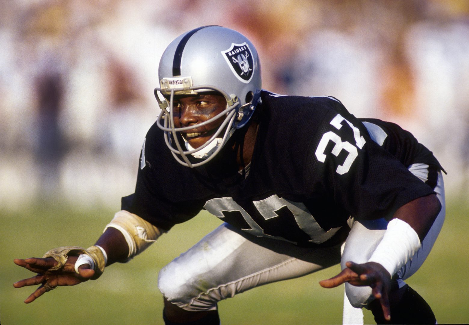 File photo: Los Angeles Raiders defensive back Lester Hayes (37) lines up on defense against the Cleveland Browns at the Los Angeles Memorial Coliseum.