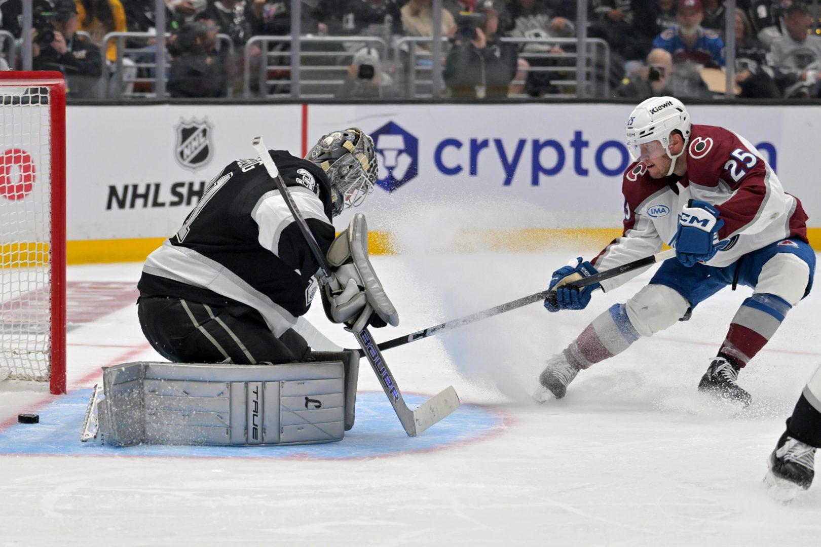 Logan O’Connor scores past Anton Forsberg in the third period as Colorado beats Los Angeles in Game 3.