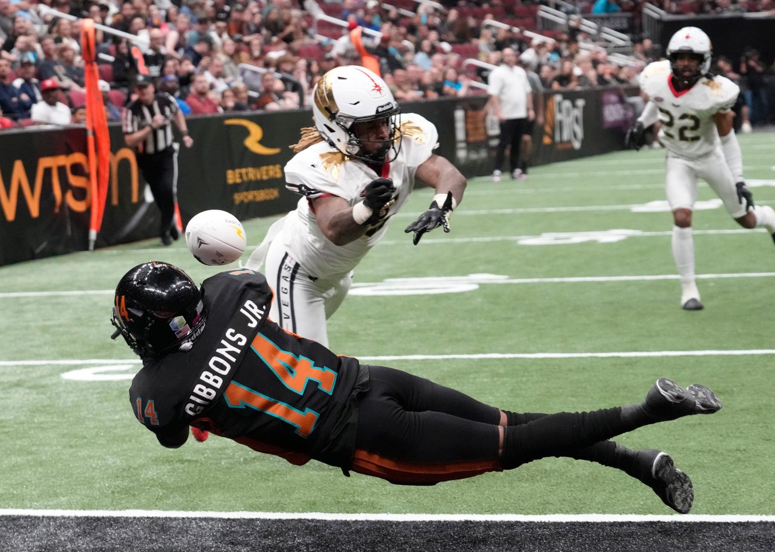 Arizona Rattlers wide receiver Glen Gibbons Jr. reaches for a pass as Vegas Knight Hawks defensive back Bryce Hampton breaks it up.