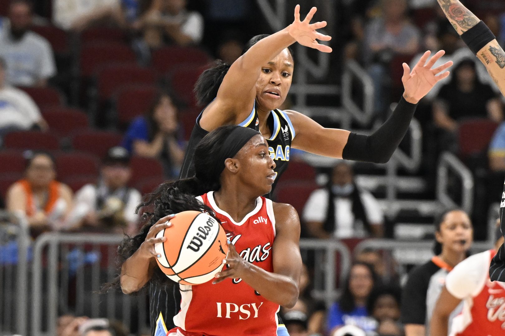 Azura Stevens defends Jackie Young during the first half at United Center.