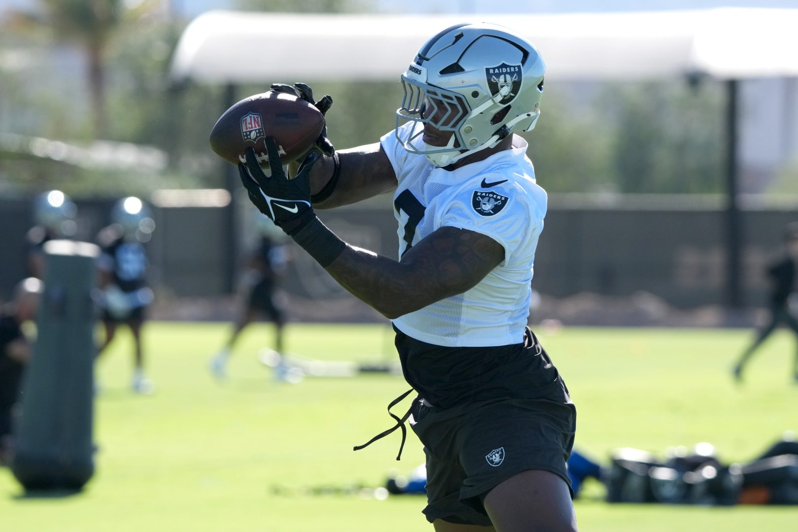 Las Vegas Raiders linebacker Quay Walker catches a ball during minicamp in Henderson