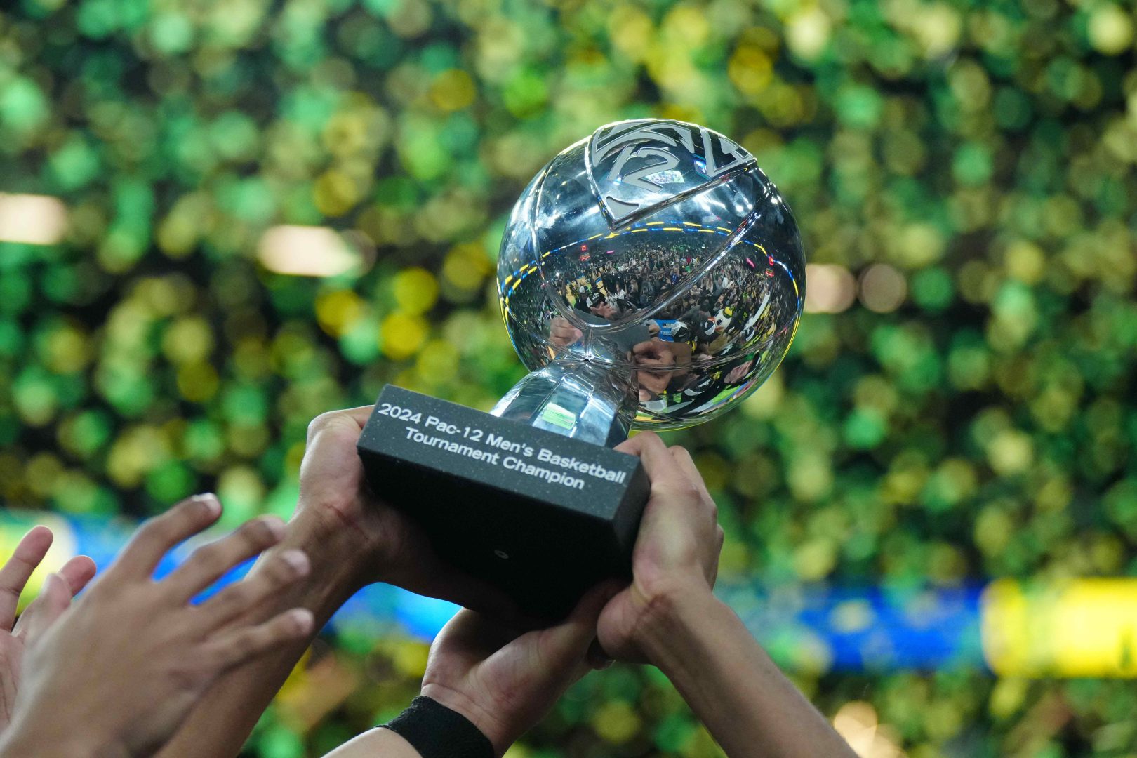 Oregon Ducks players hoist the tournament championship trophy after the Pac-12 Championship game